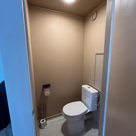Quartier Des Minimes Avec Piscine, Parking, En Bordure Du Port A Apartment