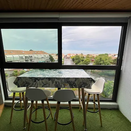Apartment Quartier Des Minimes Avec Piscine, Parking, En Bordure Du Port A La Rochelle (Charente-Maritime)
