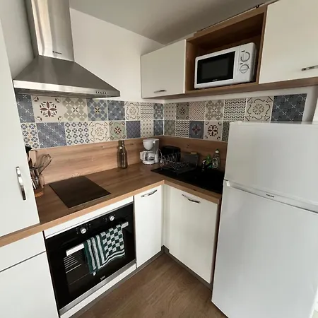 Apartment Quartier Des Minimes Avec Piscine, Parking, En Bordure Du Port A *