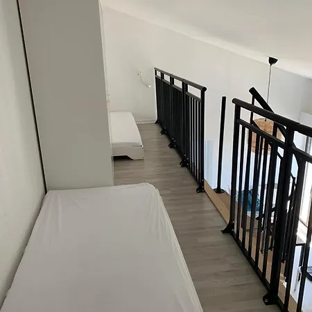 Quartier Des Minimes Avec Piscine, Parking, En Bordure Du Port A * La Rochelle (Charente-Maritime)