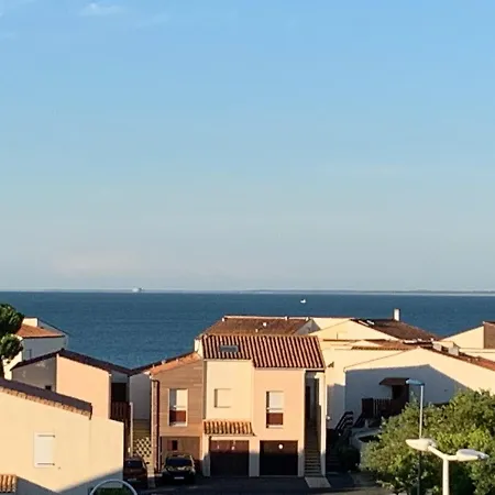 Apartment Quartier Des Minimes Avec Piscine, Parking, En Bordure Du Port A *